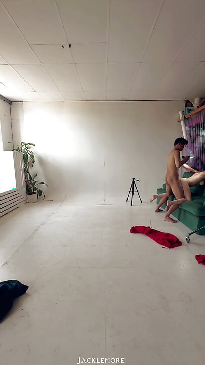 Фотосесія за лаштунками Dolly Love, смоктати і трахатися в студії