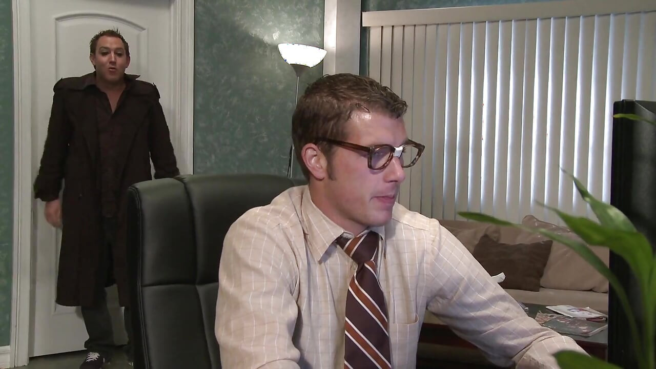 Secretaria cachonda se folla a su gran jefe