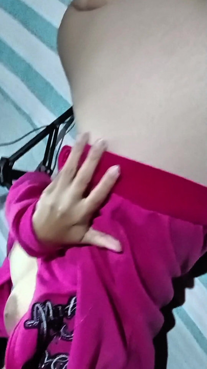 18-year-old girl masturbates