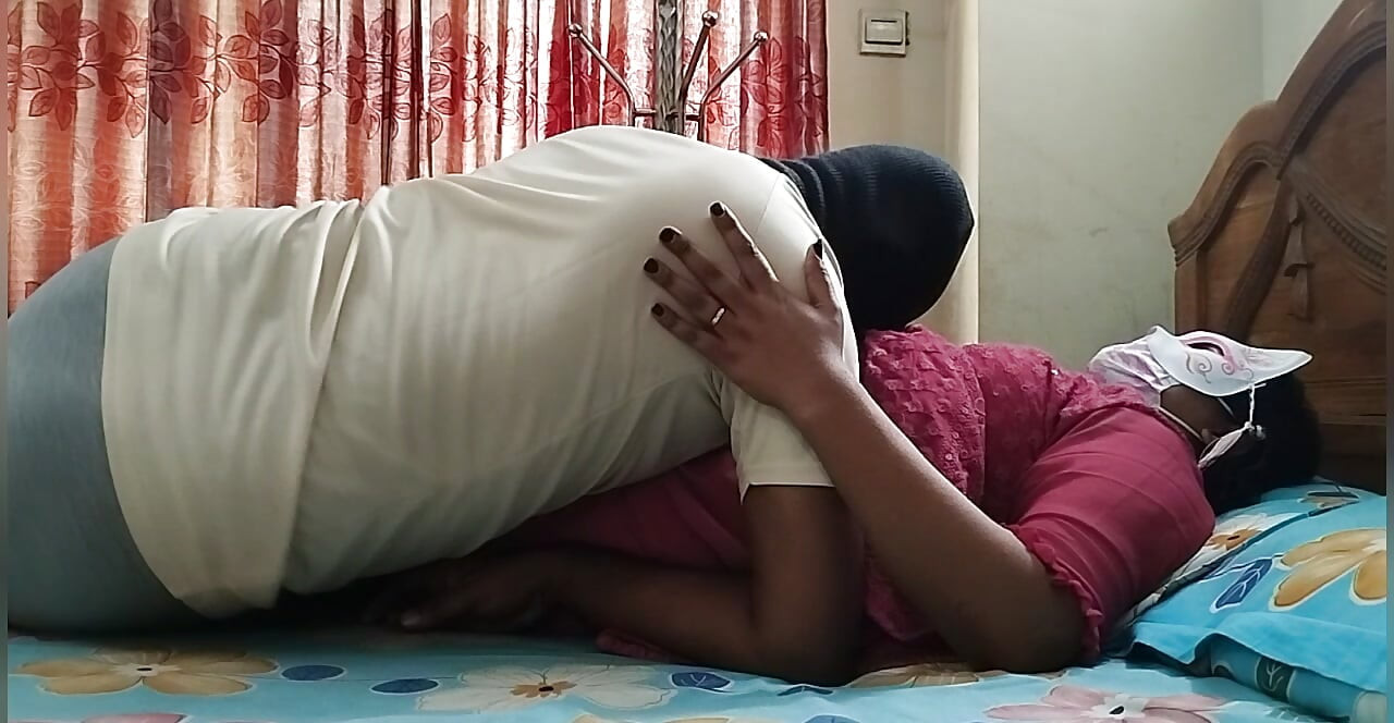 Moja piękna, cycata cusin uwielbia to, kiedy pieprzę ją samotnie każdego dnia, aż do orgazmu.