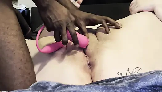 Büyük götlü orta yaşlı seksi kadının ıslak ıslak amını açmak zamanımı alıyor amcığı o kadar kremsi oluyor ki duyabiliyorsun