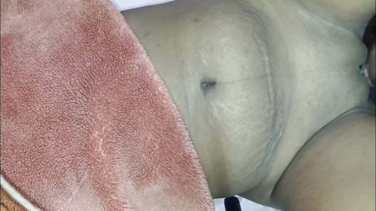 Cfnm hete en mooie Indische 18-jarige huisvrouw die romantische seks heeft met een dokter na controle