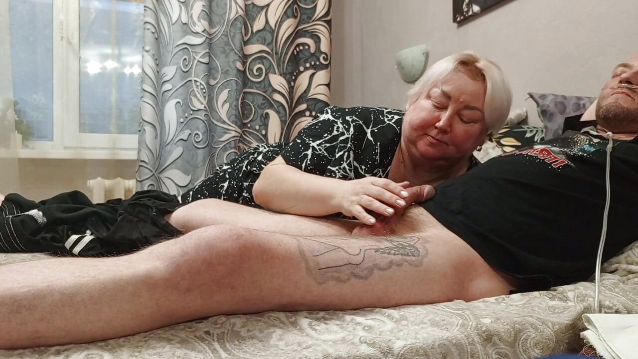 सौतेली मम्मी से शाम को लंड चुसाई और वीर्य निगलना