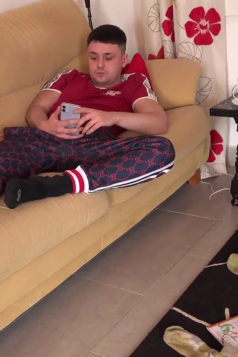 Auntjudysxxx - büyük memeli 64 yaşındaki ev sahibası Linda kiracısının kirayı dölle ödemesine izin veriyor