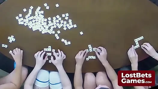 Два умных победителей стрип-профанаграммы доминируют в игре