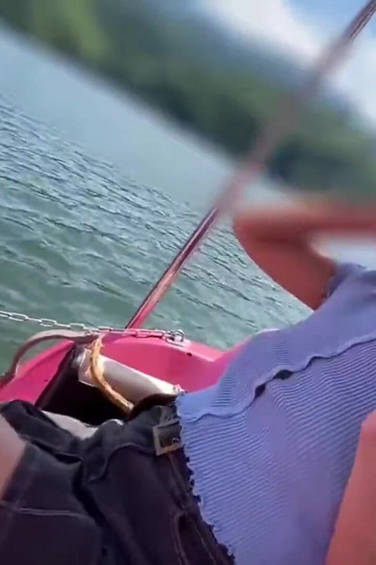 Cupa F, sărutată în soare, cu o frumusețe iubitoare de spermă pe un getaway sălbatic expus, partea 3