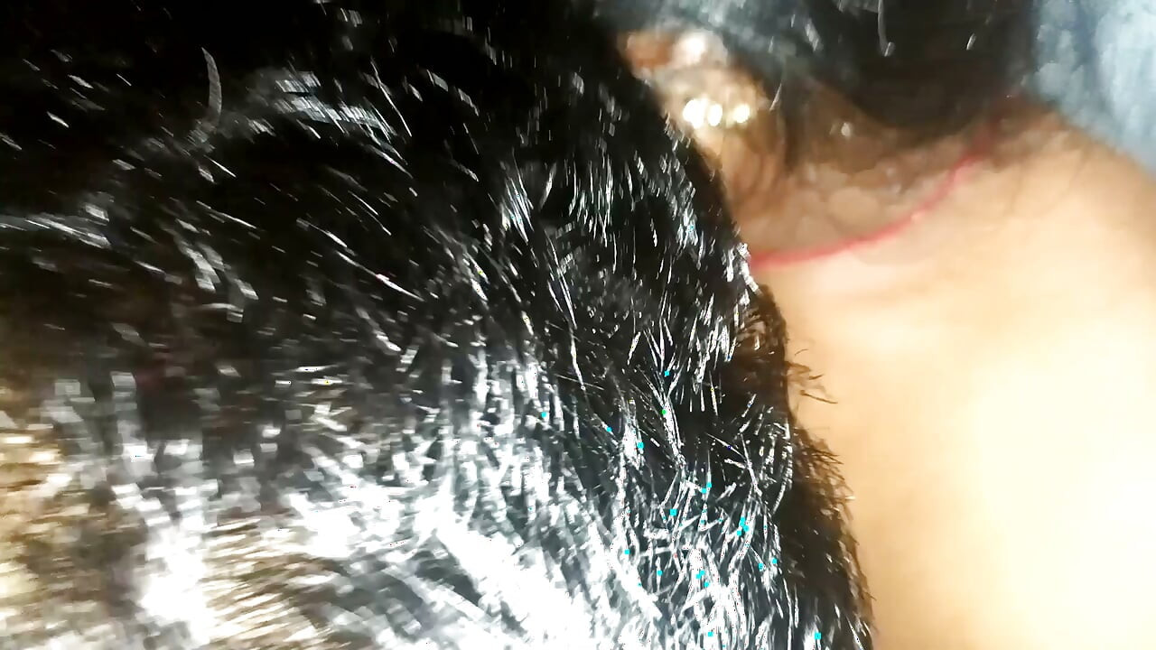 Cuplu din sat Desi Tamil care se fute strâns noaptea și primește creampie