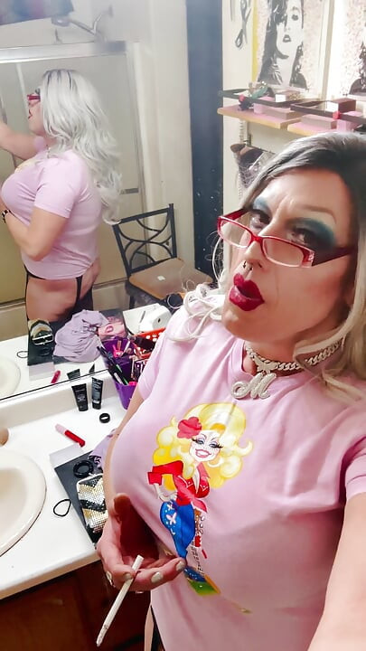 Marilyn Loves Dolly Smoking Fetish Tease