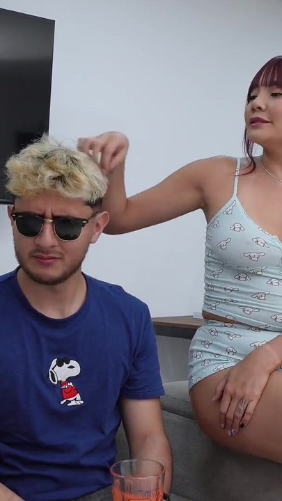 Atemberaubender moment aus "Ich habe den blinden stiefbrud meines besten freundes unbeabsichtigt gefickt"