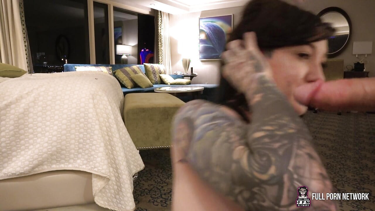 FullPornNetwork - James Deen halsfick und hämmert tätowierte Emo-schlampe Kelsi Lynn