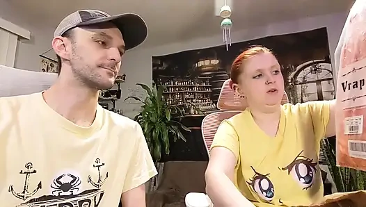 Hadiah Wish List 9 - Unboxing dan Masturbasi Pakai Gaun Merah Corset Merah dan Vinyl