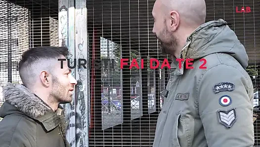 Dünyada Kadın Peşinde 2 Turist