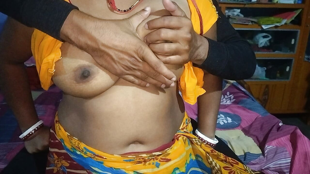 Pados wali ladki ka boobs massage Kiya