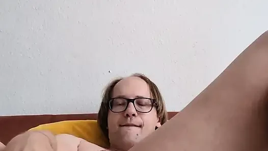 Denis büyük bir dildoyla sikiliyor