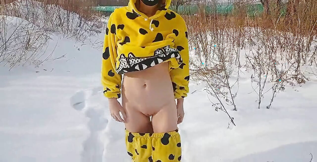 Fui a caminar por la nieve en pijama y desvestié ️