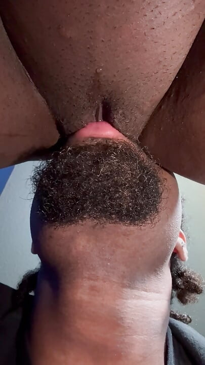 Eating ebony pussy in the morning 💦