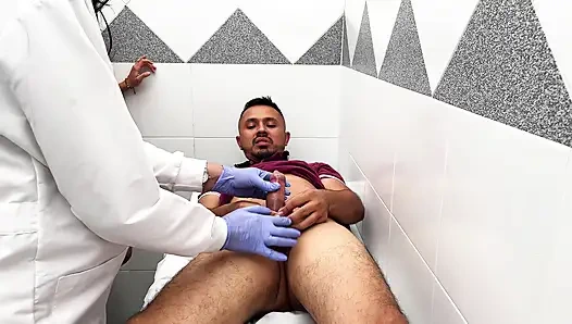 Ein falscher Arzt verführt mich mitten in der Schwangerschaft und wir ficken am Ende miteinander