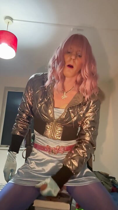 Jess Silk menunggang dildonya