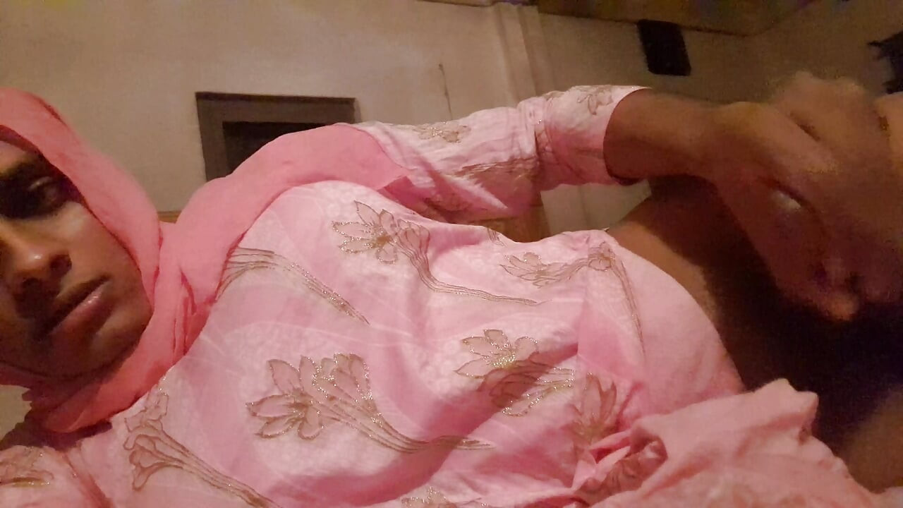 Desi hijabi sissy anal fingering