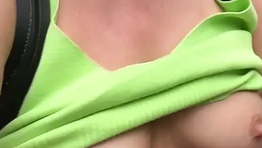 Kompilasi gadis hot lagi pamer memek dan toket di luar ruangan