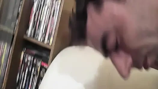 Olgun Bir Kişi Bile Cuckold Kocasının Önünde Sevişiyor
