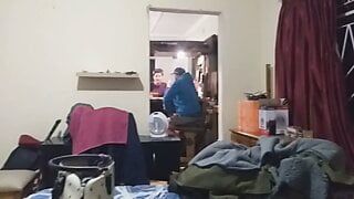 Puta gordinha se dedando em uma festa em casa dentro do armário