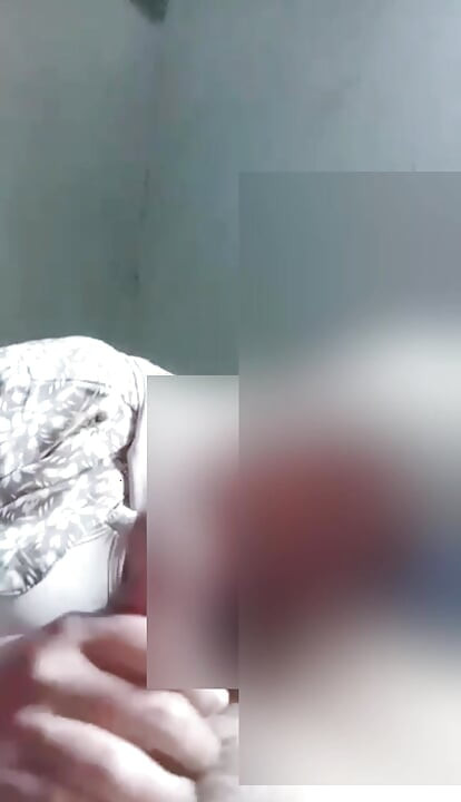 A Teacher Who Doesn't Want to Be Seen in the Movie