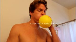 Balloon Fetish - Kelly Blowing Balloons видео 2