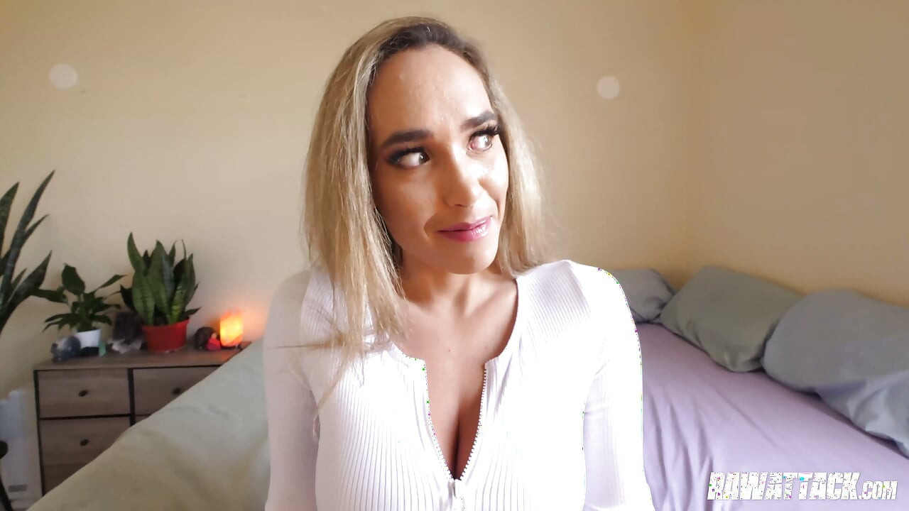 Briana Moon Gets Fucked After Giving A Sloppy BJ