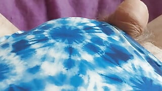 Sissy svršava u svom kupaćem kostimu