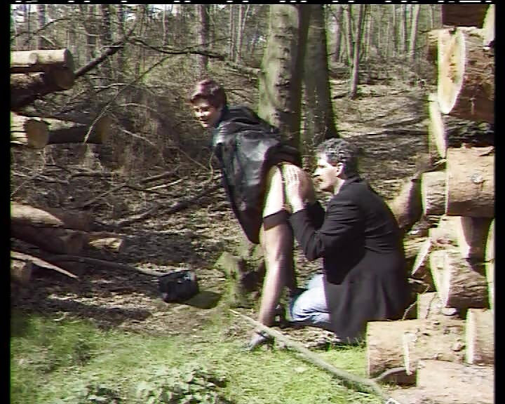 Rasiersession mit einer deutschen reifen dame, die dinge gerne in den arsch steckt