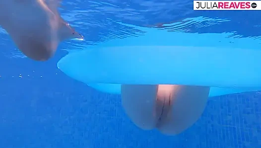 er hat uns am pool mitgenommen