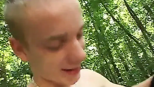 Sesi ngentot ganas sama cowok gagah dan rambut cokelat yang lagi sange di luar ruangan