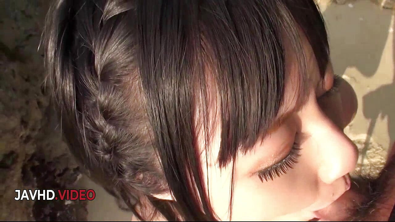 Divlja azijska lepotica Megumi Haruka uje jaja, a zatim duboko puši tvrdi kurac