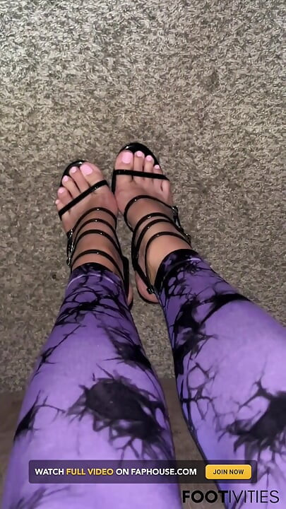 เลกกิ้งและส้นเท้า มุมมองคนเย็ด โดย Ivys Feet