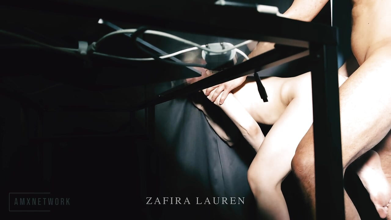Το μοντέλο Faphouse Zafira Lauren καλύφθηκε ξανά με χύσια