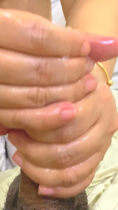 Big Tits Milf Stepmom Helps Stepson Cum While Giving Him Mind Blowing Handjob With Oil While Showing Him Her Huge Boobs | Clip 3