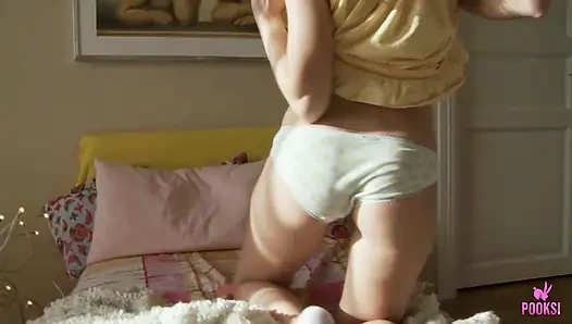 Charlotte c lagi asik muasin 3 jari itu dengan 3 jari dan mainan seks di dalam memek aduhainya!