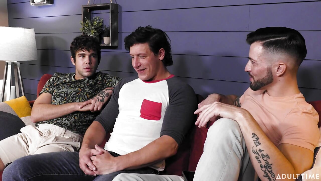 Heteroflexible - napalona Casey Everett i Joseph Castlian team aż do pieprzenia biseksualnego buddy Daltona Riley