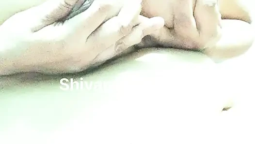 Indische kurvige im geile der göttin masturbiert mit tiefem fingern