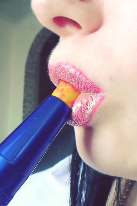Hookah smoking & lipstick fetish