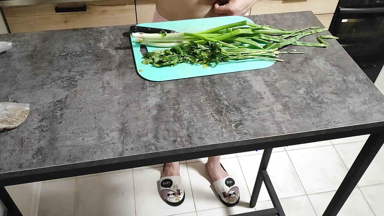 Erotic preparation of shurpa, I almost cum myself 2 times