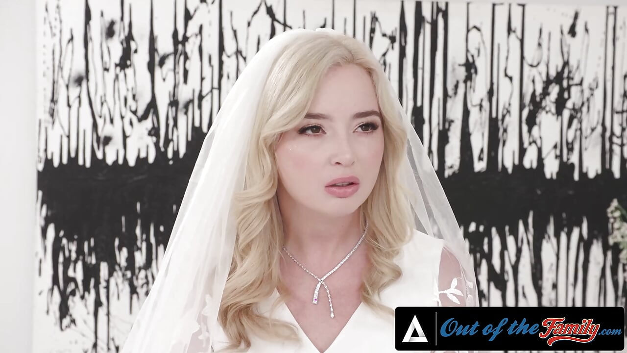 OUT OF THE FAMILY - Η νύφη Lexi Lore γαμιέται σε κούνια σεξ από γαμπρό την ημέρα του γάμου