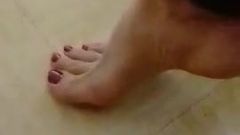 Aline's feet only (part 3) les pieds d'Aline