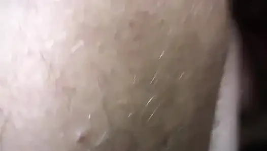 İtalyan amatör esmer kırsalda iki yarakla sikişiyor