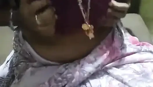 Hintli tamil teyze parmaklıyor