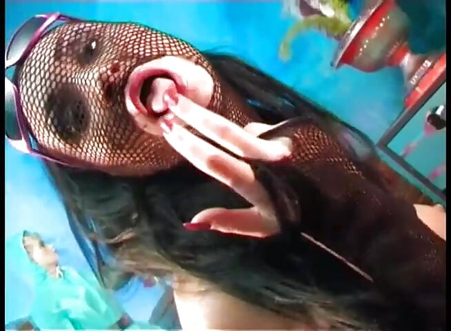 Lélegzetelállító ribancok fétis fehérneműben basznak egy felcsatolható fasszal