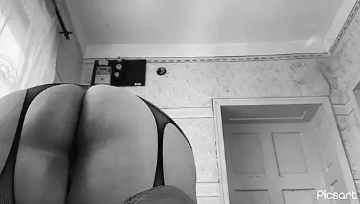 Strumpfbänder und dicker arsch sind immer im trend