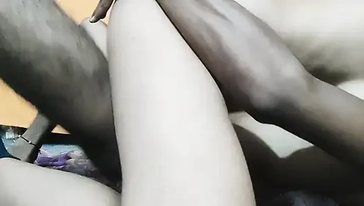 Erkek arkadaşı tarafından sert sikişiyor