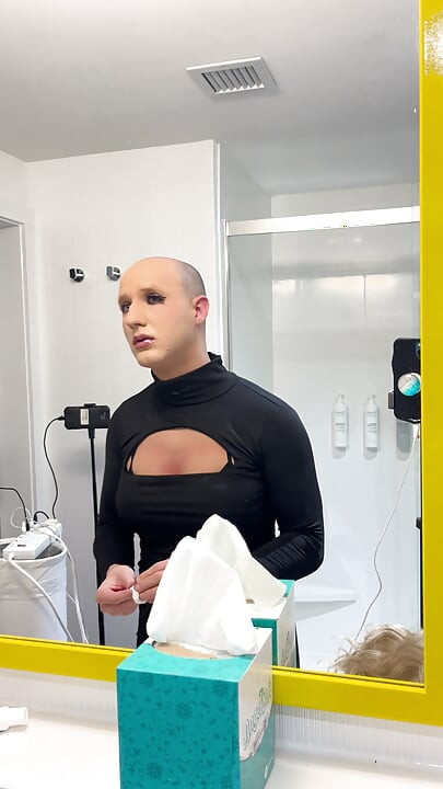 Man tot blonde schoonheid vrouwelijke make-over transformatie
